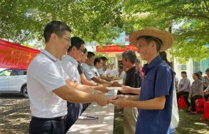 儋州市农村宅基地房地一体化不动产登记首次颁证